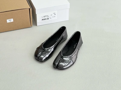 Flat pleated gunmetal