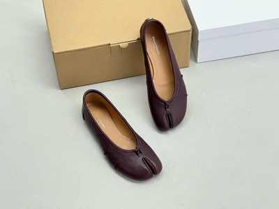 Flat pleated burgundy