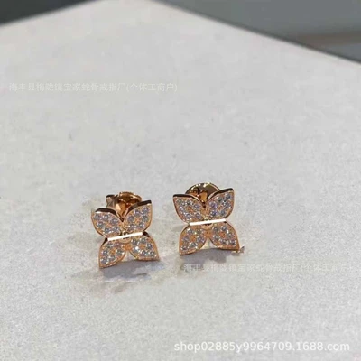 B-clover stud earrings