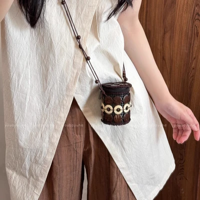 White coffee spliced ​​coconut shell bag