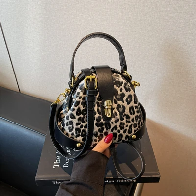 Black leopard print