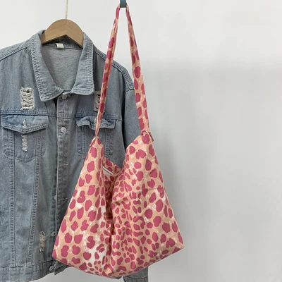 Retro pink large leopard print with zipper