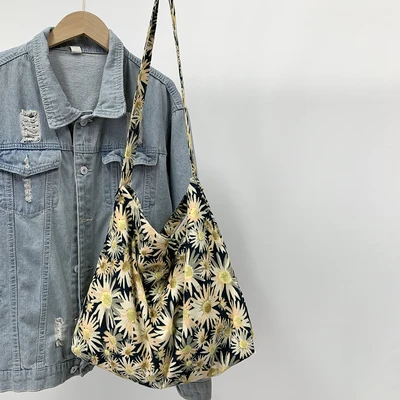 Big daisy black one with crossbody and zipper