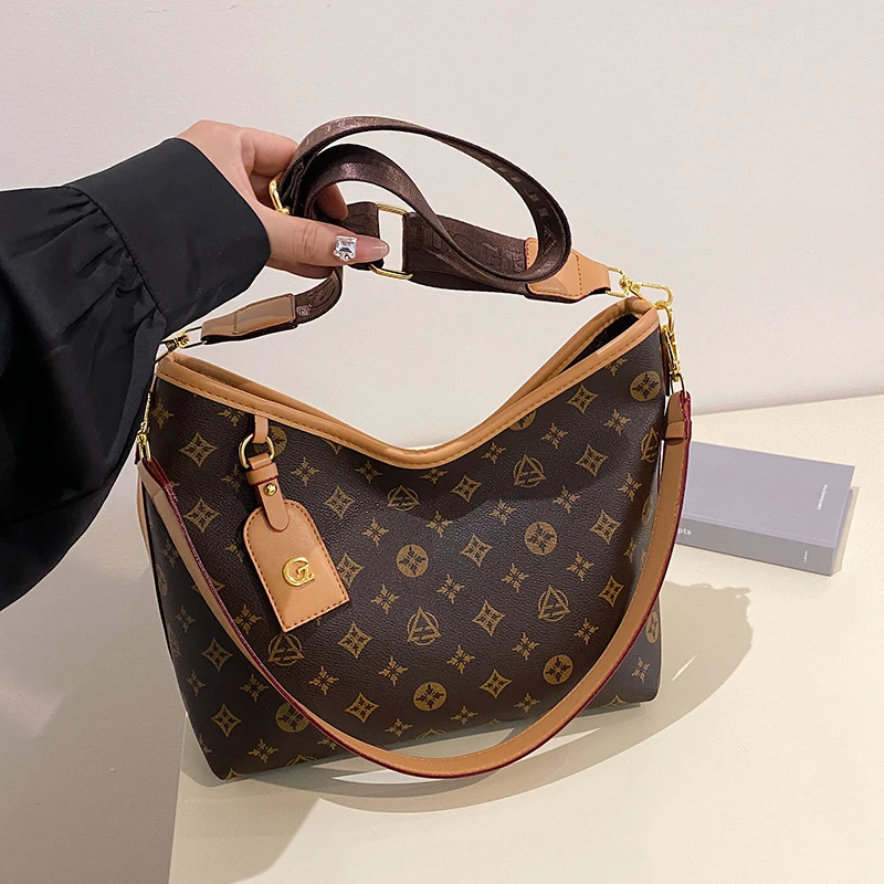 European and American Bag High-end Large Bag Single Shoulder Underarm Bag Fashionable and Atmospheric Light Luxury Women's Bag Large Capacity Commuter Tote Bag