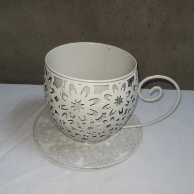 Small size (diameter 14cm) white