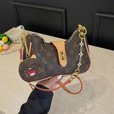 With pendant + apricot color