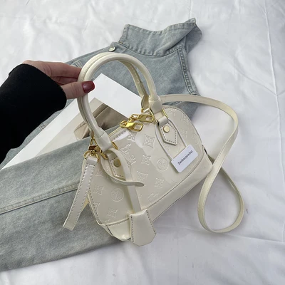 Small style-off-white