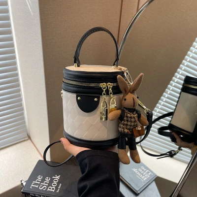 Beige with black + pendant
