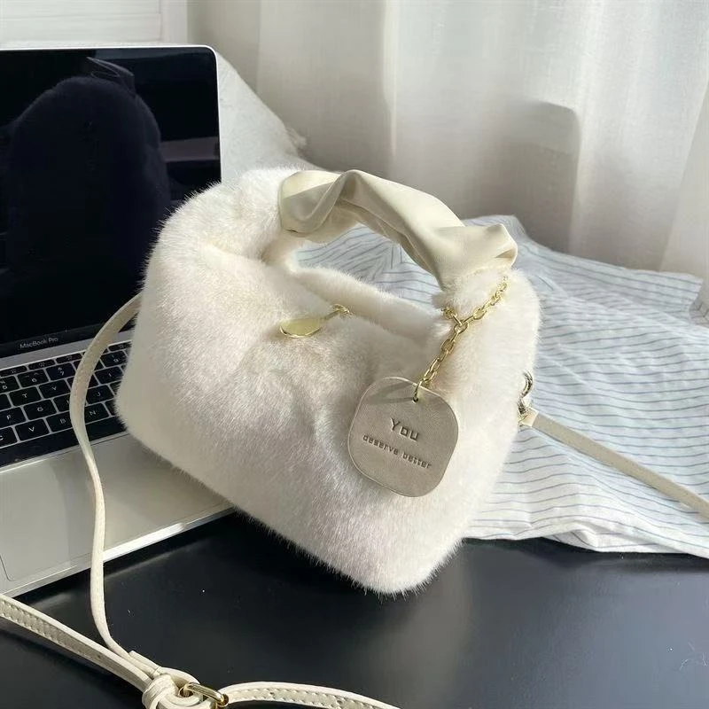 High-End Plush Handbag for Women 2025 Autumn and Winter New Fashion Versatile Plush Bag Commuter Shoulder Crossbody Bag
