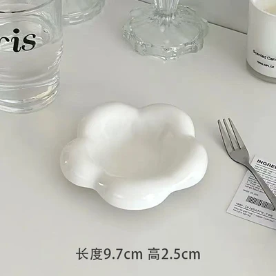 Flower-shaped dish
