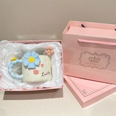 [pink gift box] (contrast color) blue flower cup