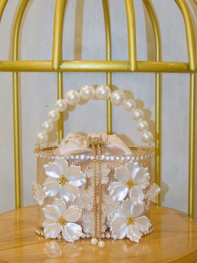 Pearl wrist-white (champagne inner bag)