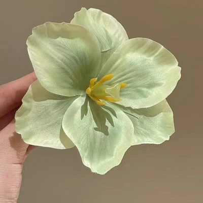 Green narcissus