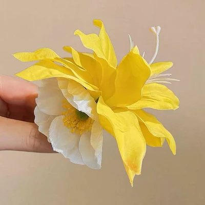 Yellow lily beauty