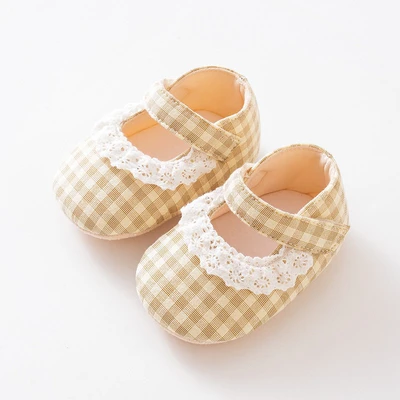 Yellow plaid lace shoes