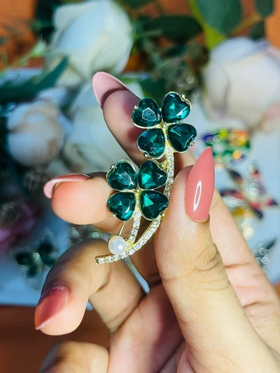 Green Clover Crystal Brooch