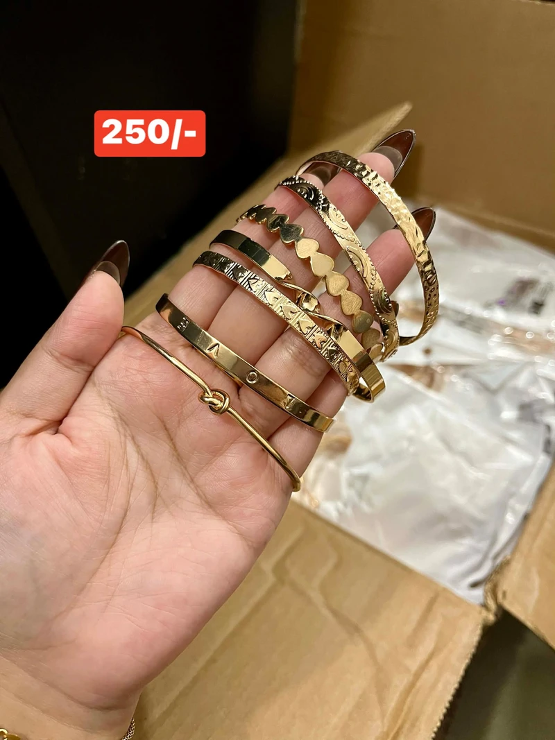 7 pcs Mixed Bangles Set ✨