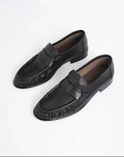 Black (glossy)