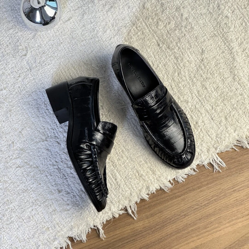 In-Stock Vintage Pleated Loafers for Women, Slip-On Autumn New Style, Chunky Heel, British-Style Leather Shoes, Commuting Round-Toe Flats