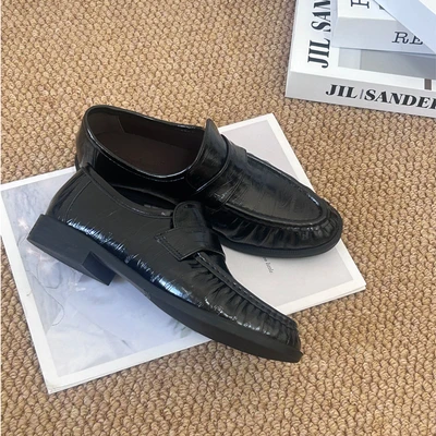 Black (crocodile pattern)