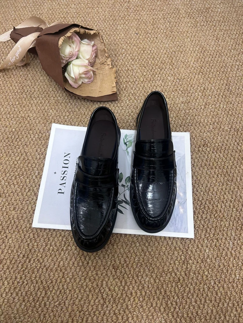 Eel-Pattern Loafers for Women, Flat-Soled, New Autumn Style, Export Single Shoes, Retro Round-Toe, Low-Heel, Pleated, British-Style Leather Shoes