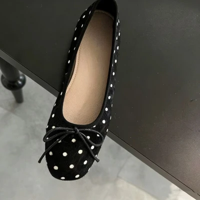 Black (polka dots)