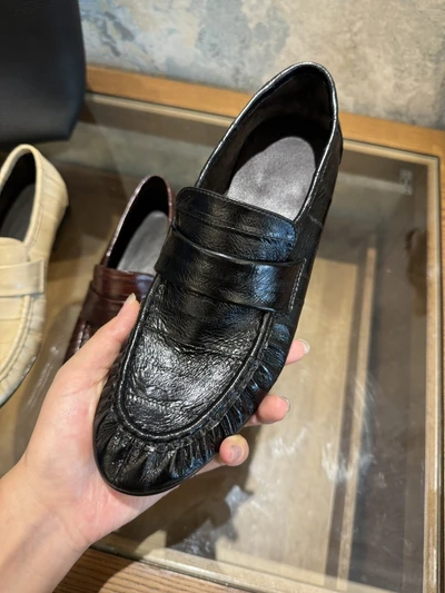 Black (crocodile pattern)