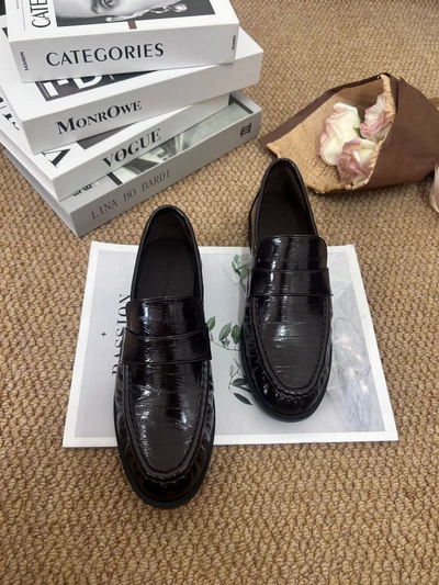 Brown red (crocodile pattern)