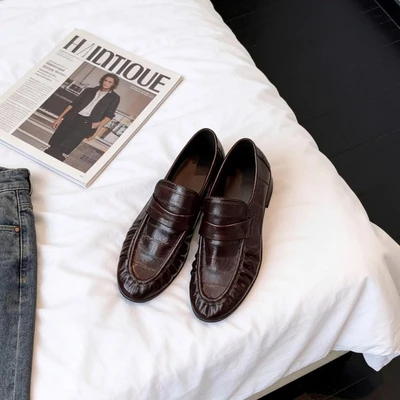 Dark red (crocodile leather)