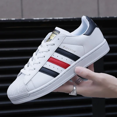1558 white blue red