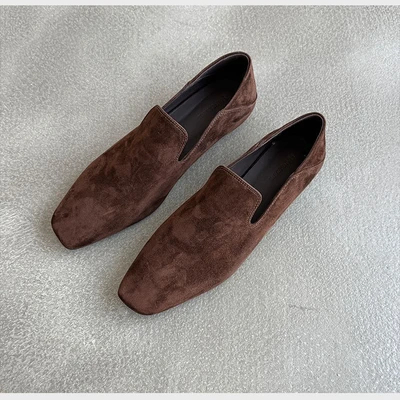 Dark brown (velvet)