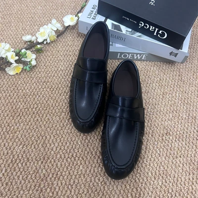 Black (glossy)