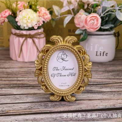 4 # Gold color, can be hung (can hold photos)