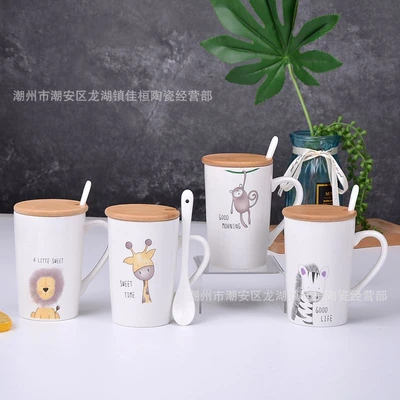Ceramic spoon with animal wooden lid