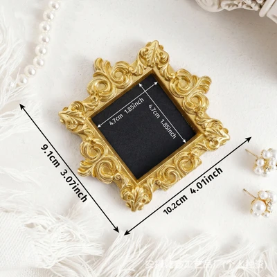 No. 13 gold can be hung (can hold photos)