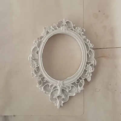 White mini oval frame