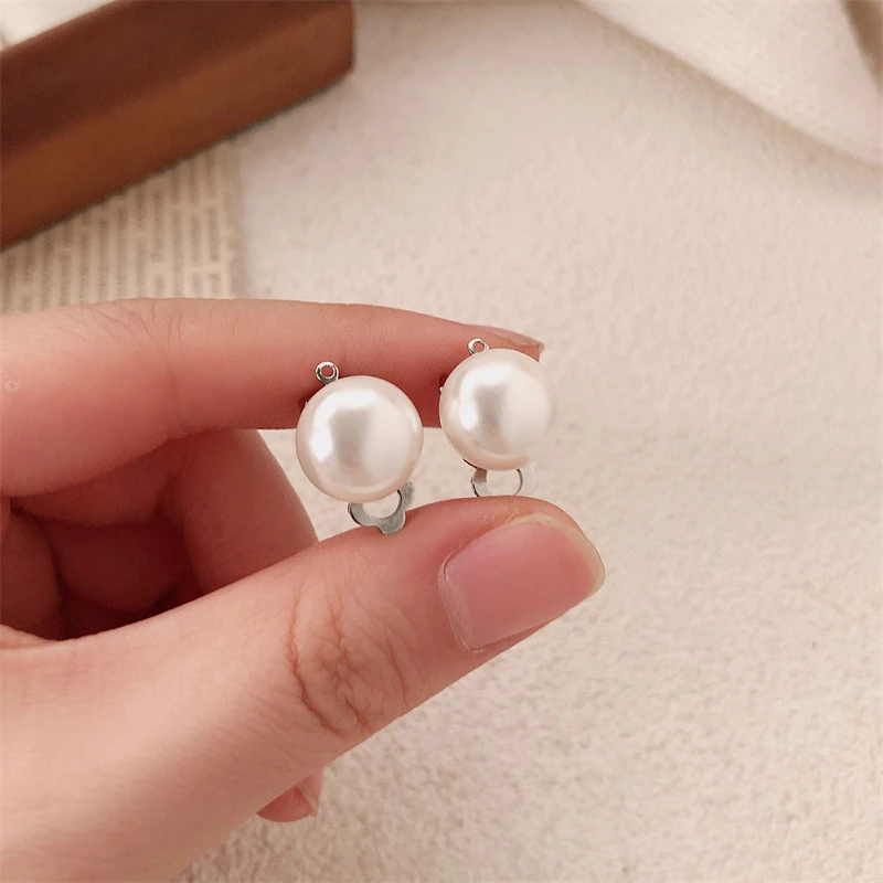 Elegant Pearl Ear Clip with Side Beads, Braided Ear Clip, Tip Kaner Dul