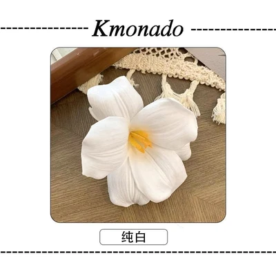 White tulip hairpin