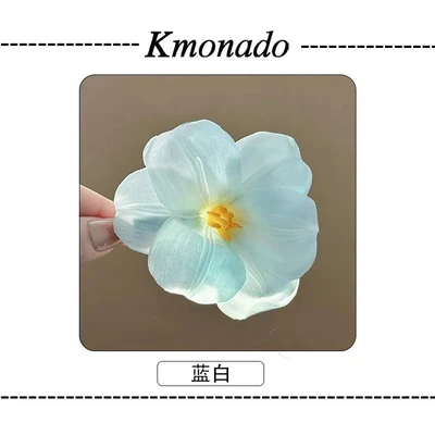 Blue and white gradient tulip hairpin