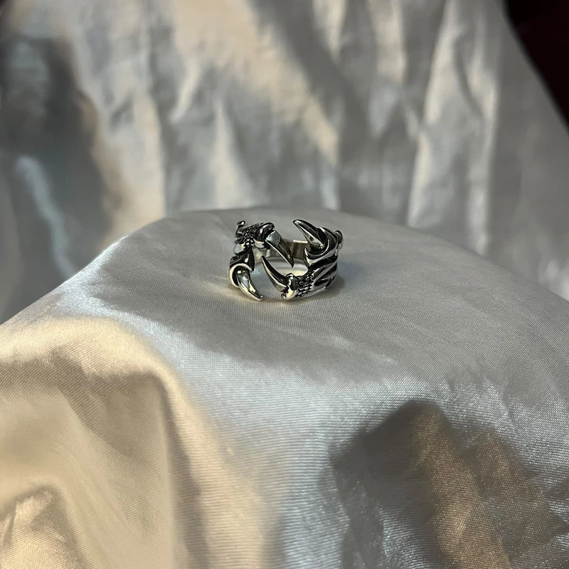 Claw Ring 4