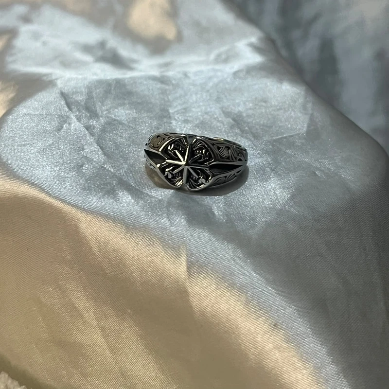 Midnight Clover Ring